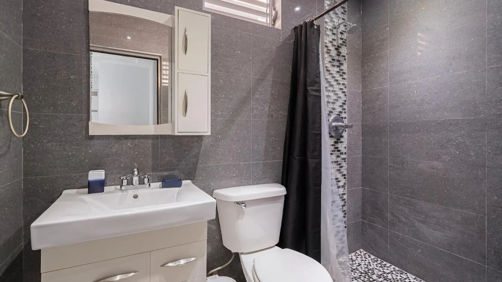 New - Cozy San Juan Condo - 3-Min Walk To Beach Front Appartamento